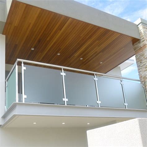 Tips Membangun Balkon Railing Kaca Tempered Cantik | Mitrakreasiutama